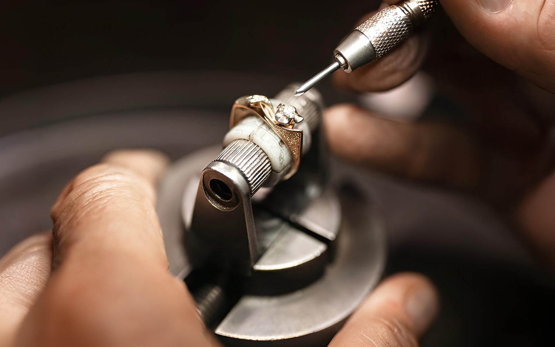 Altında Sanatın İnceliğini Yaşatıyoruz